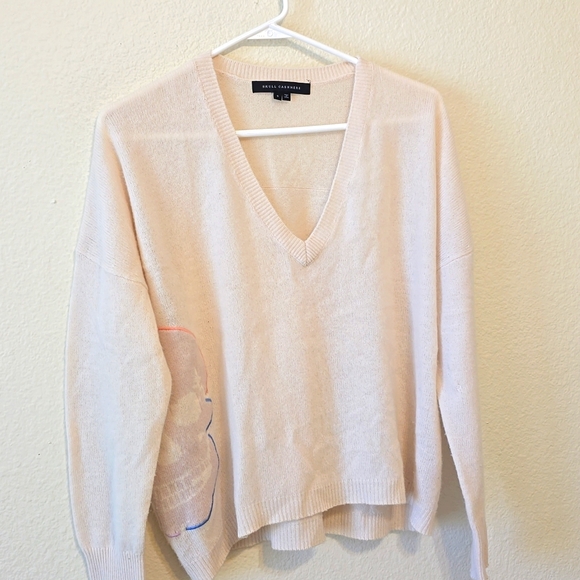 Skull Cashmere Sweaters - SKULL CREAM/IVORY  CASHMERE VNECK SWEATER SIZE SMALL